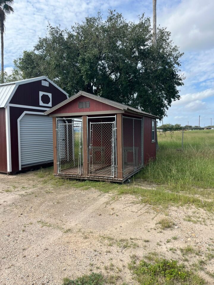 Dog Kennel - 8x16