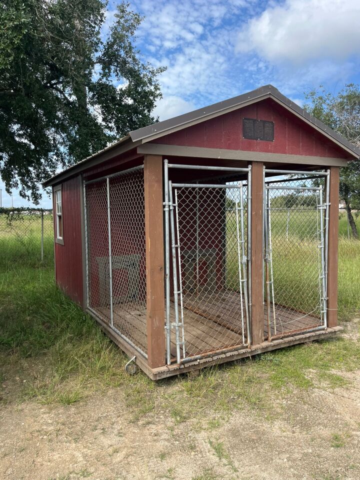 Dog Kennel - 8x16