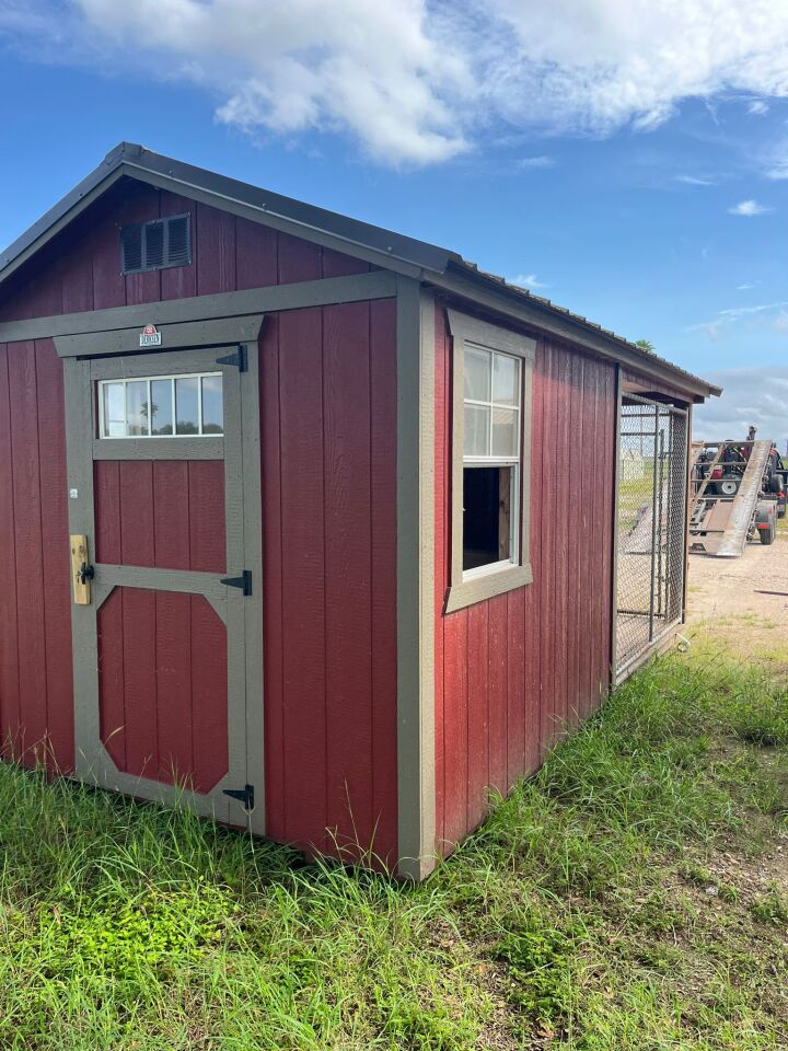 Dog Kennel - 8x16