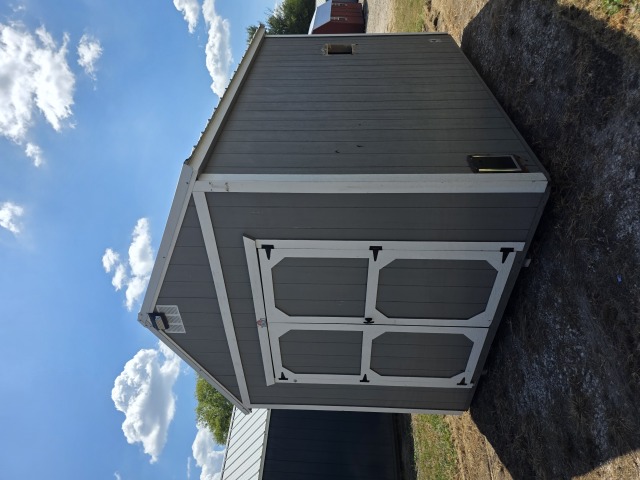 Utility Xtra Height - 10x12