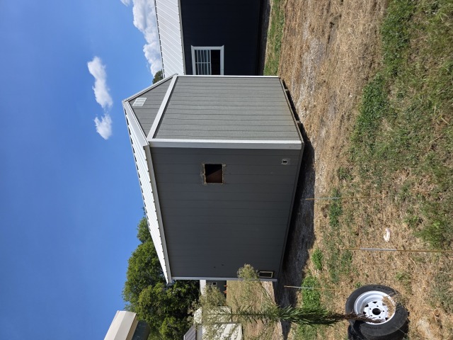 Utility Xtra Height - 10x12