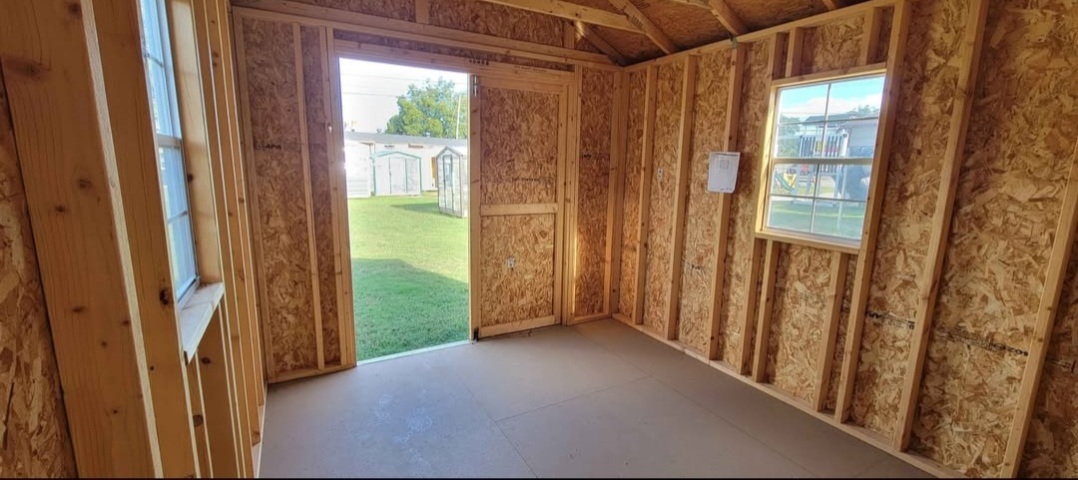 Utility Xtra Height - 10x12