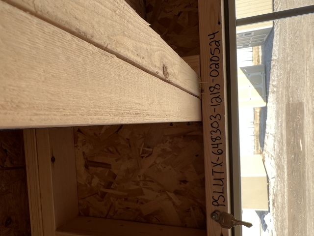 Side Lofted Utility - 12x18