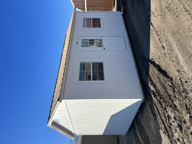 Side Lofted Utility - 12x18