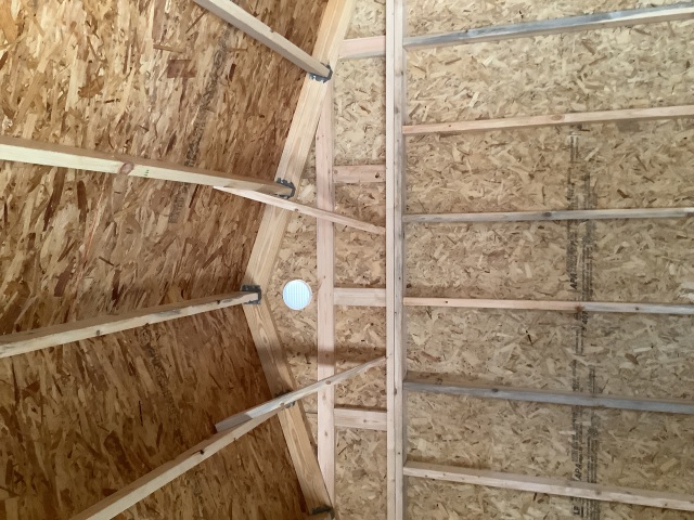 Side Gable Utility - 10x16