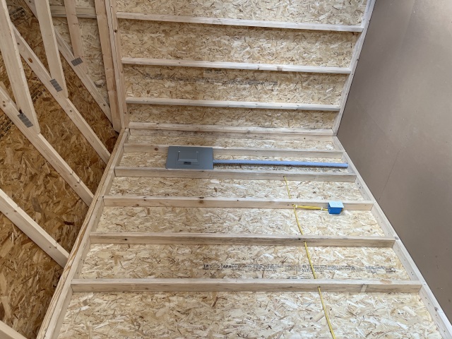 Utility Xtra Height - 10x20