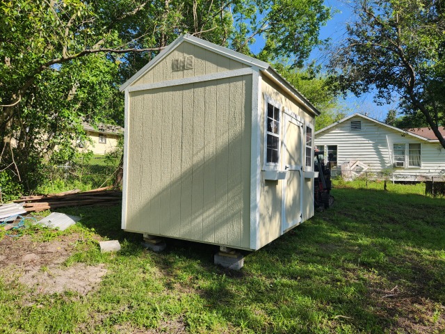 Side Utility - 8x12