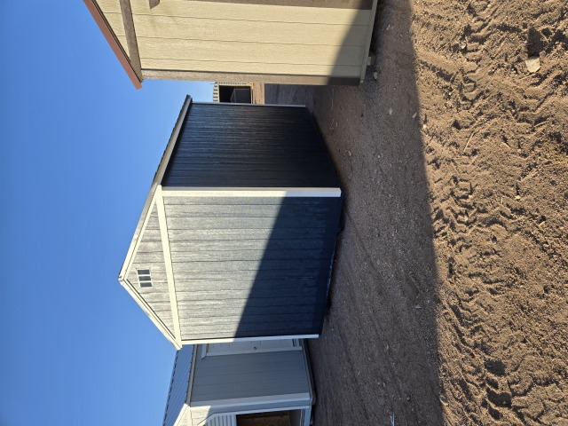 Utility Xtra Height - 10x12
