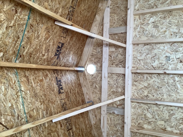 Side Gable Utility - 10x16