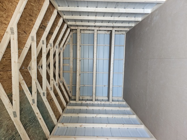Utility Xtra Height - 10x20