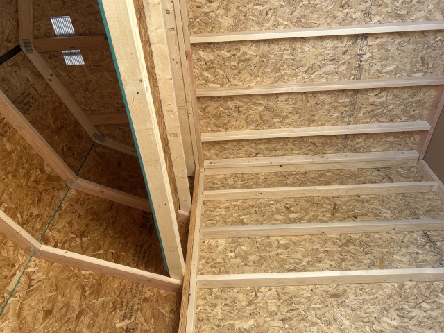 Side Lofted Barn - 8x12
