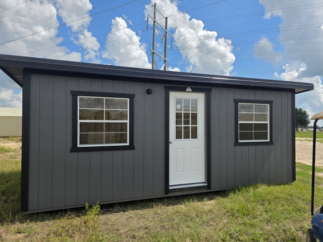 Metro Studio - 10x20