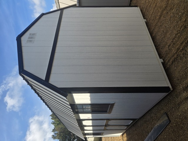 Side Lofted Barn - 10x20