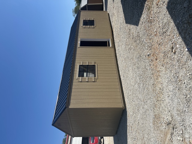 Side Utility - 12x32
