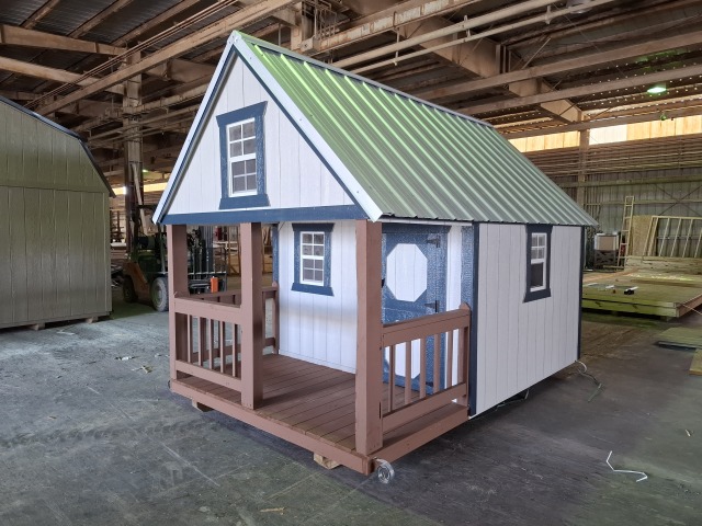 Playhouse (Hideout) - 8x12