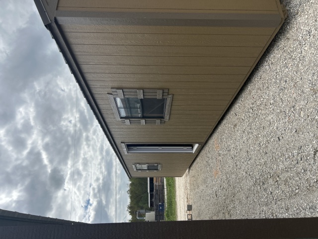 Side Utility - 12x32